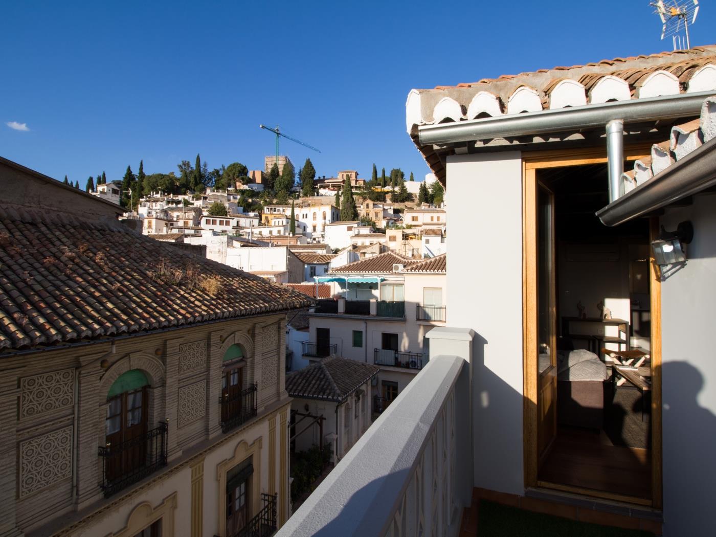 Fantastic penthouse with terrace and views in Granada