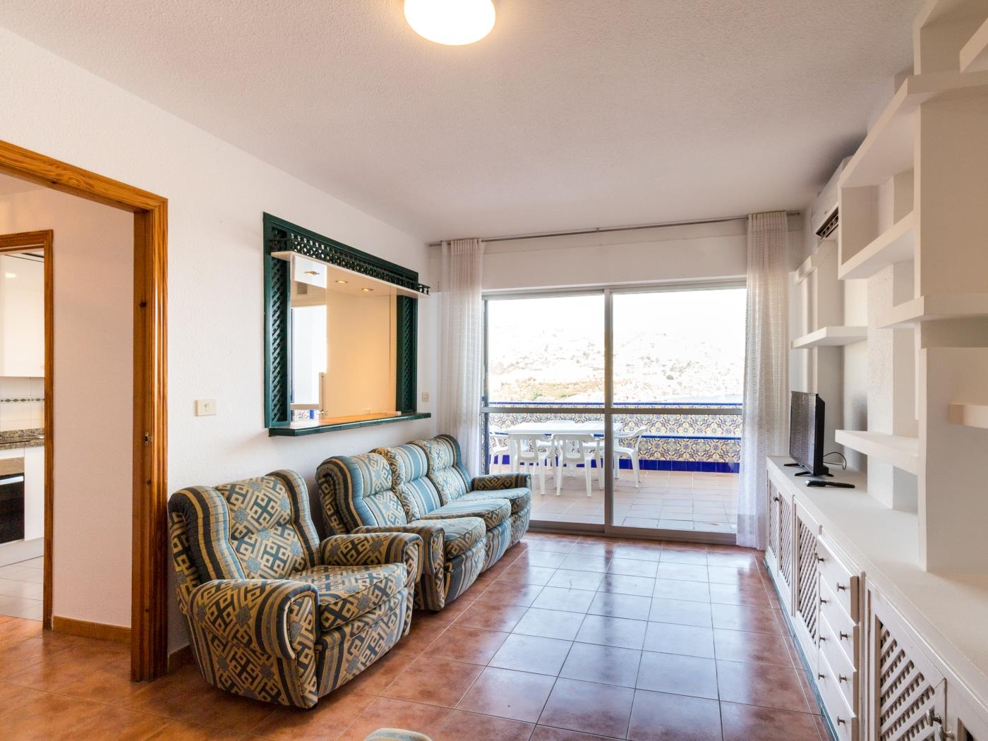 Apto Tesorillo II. Apartamento con terraza, vistas al mar y piscina comunitaria. en Almuñécar