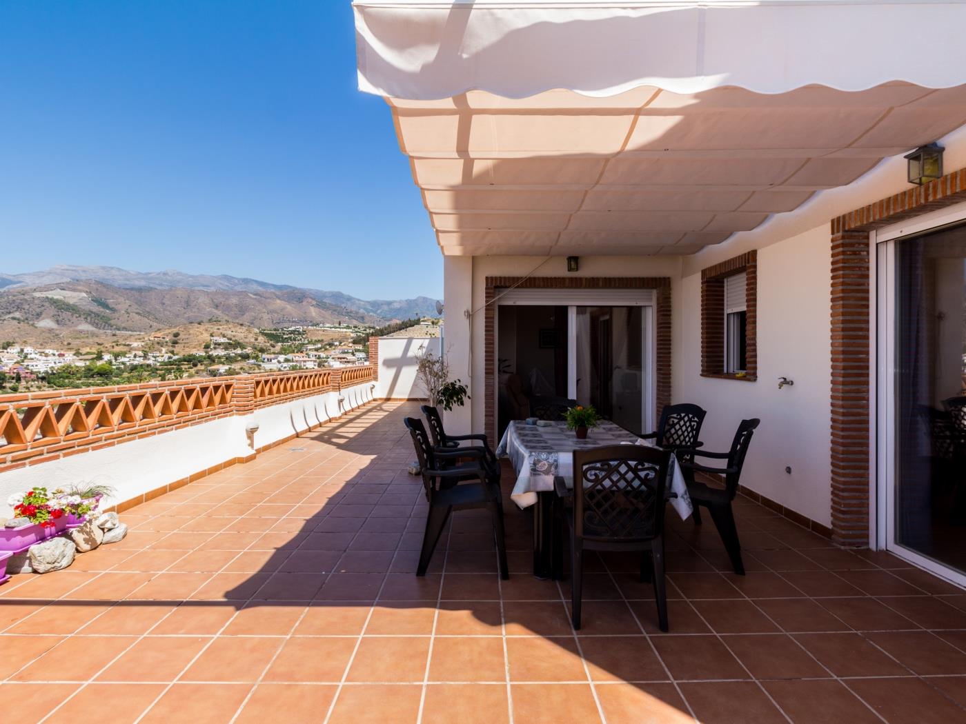 Apto Luna. Apartment with a large terrace and views. La Herradura. in La Herradura