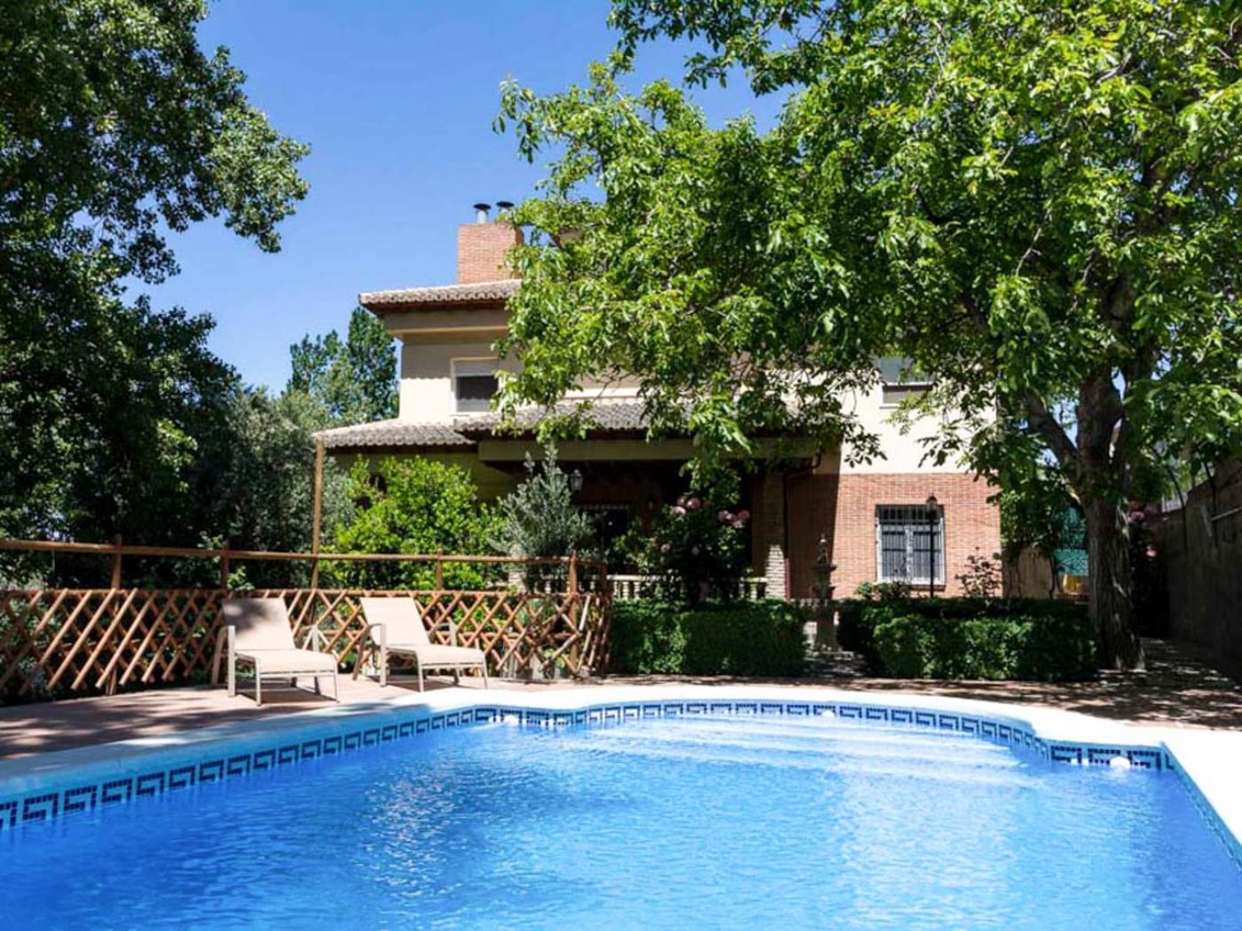Maison andalouse avec piscine privée, vue et WiFi à Nigüelas
