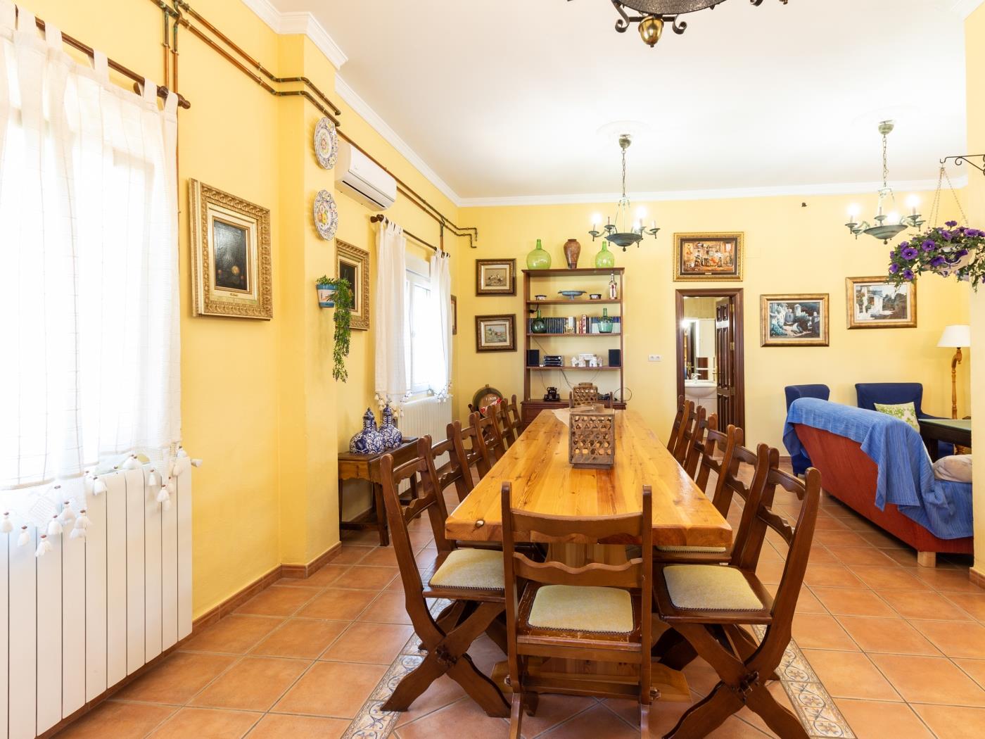 Charming house with pool, terrace and WiFi in Dúrcal