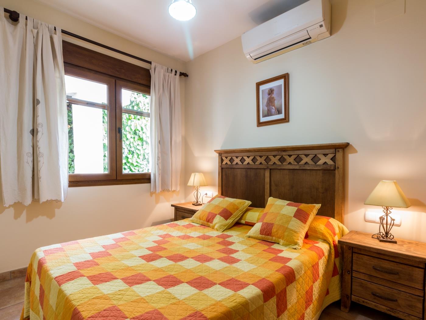 Accommodation with pool and paddle tennis court in Padul