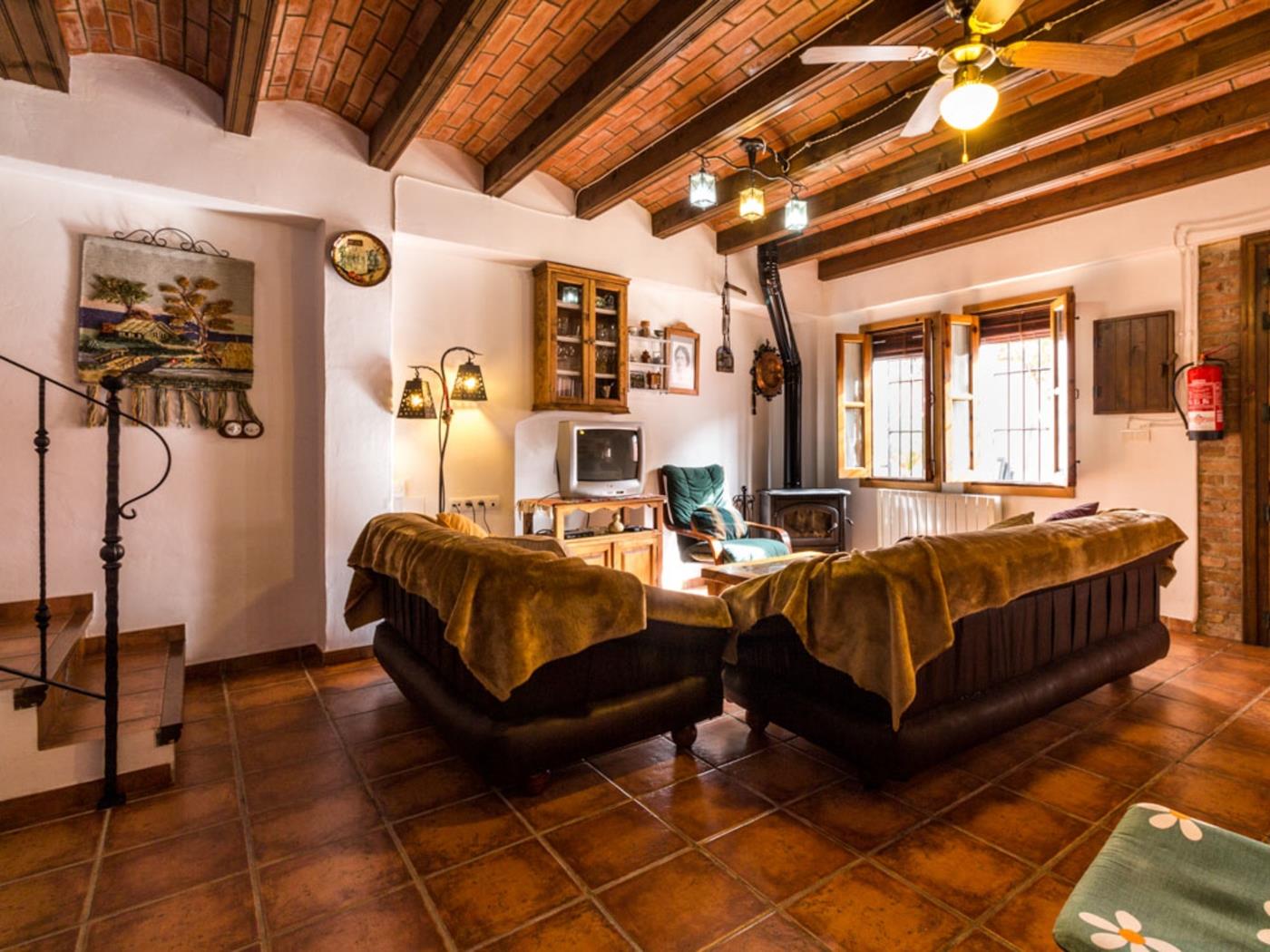 Bonita casa rural con patio, chimenea en Nigüelas