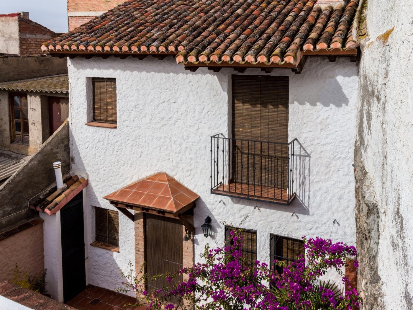 Bonita casa rural con patio, chimenea en Nigüelas