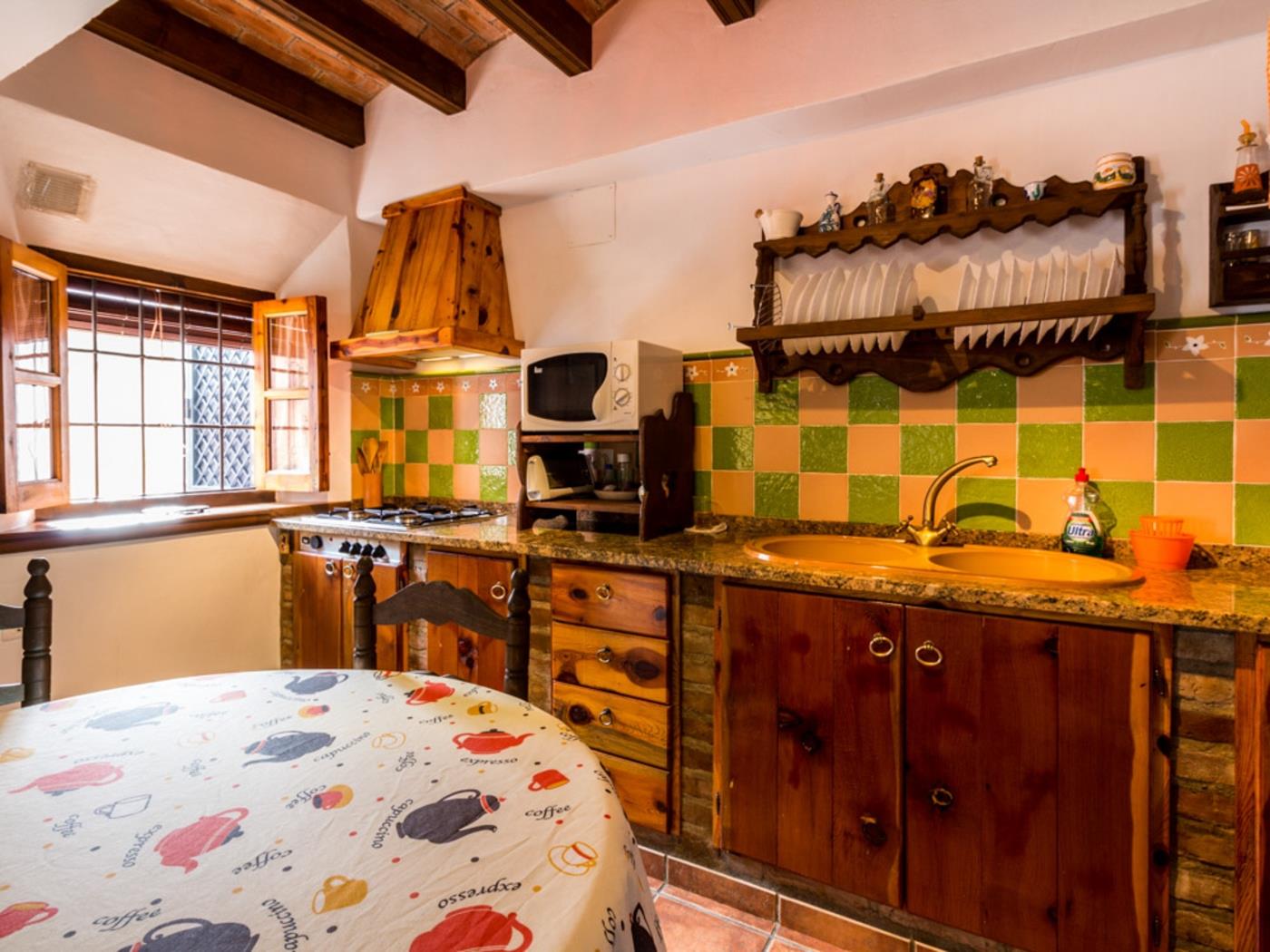 Bonita casa rural con patio, chimenea en Nigüelas