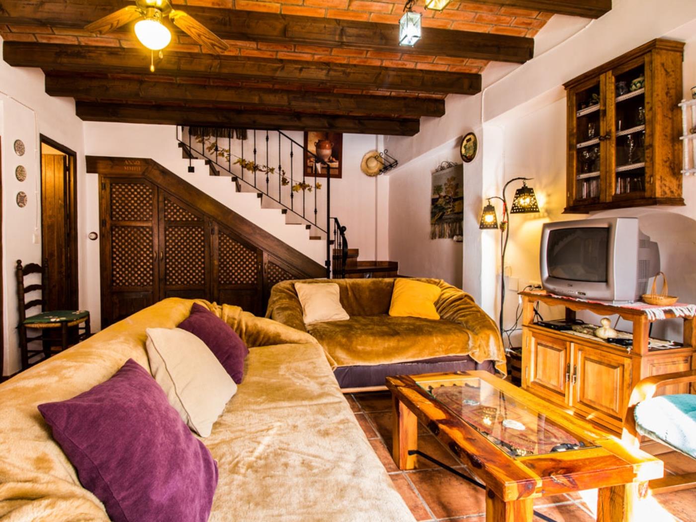 Bonita casa rural con patio, chimenea en Nigüelas