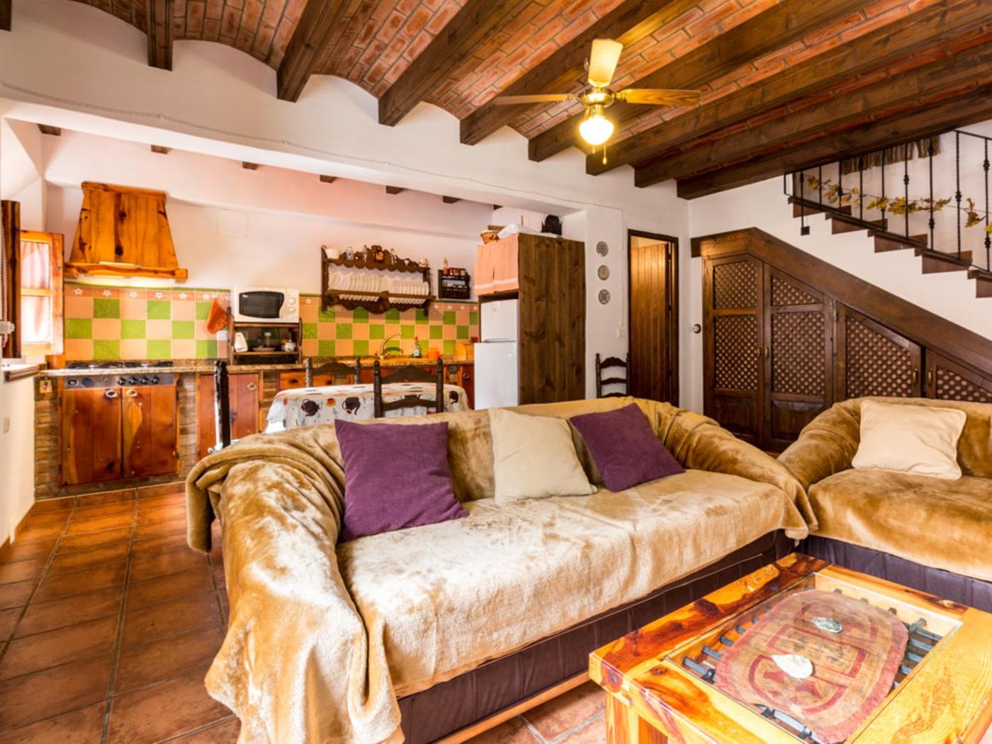 Bonita casa rural con patio, chimenea en Nigüelas