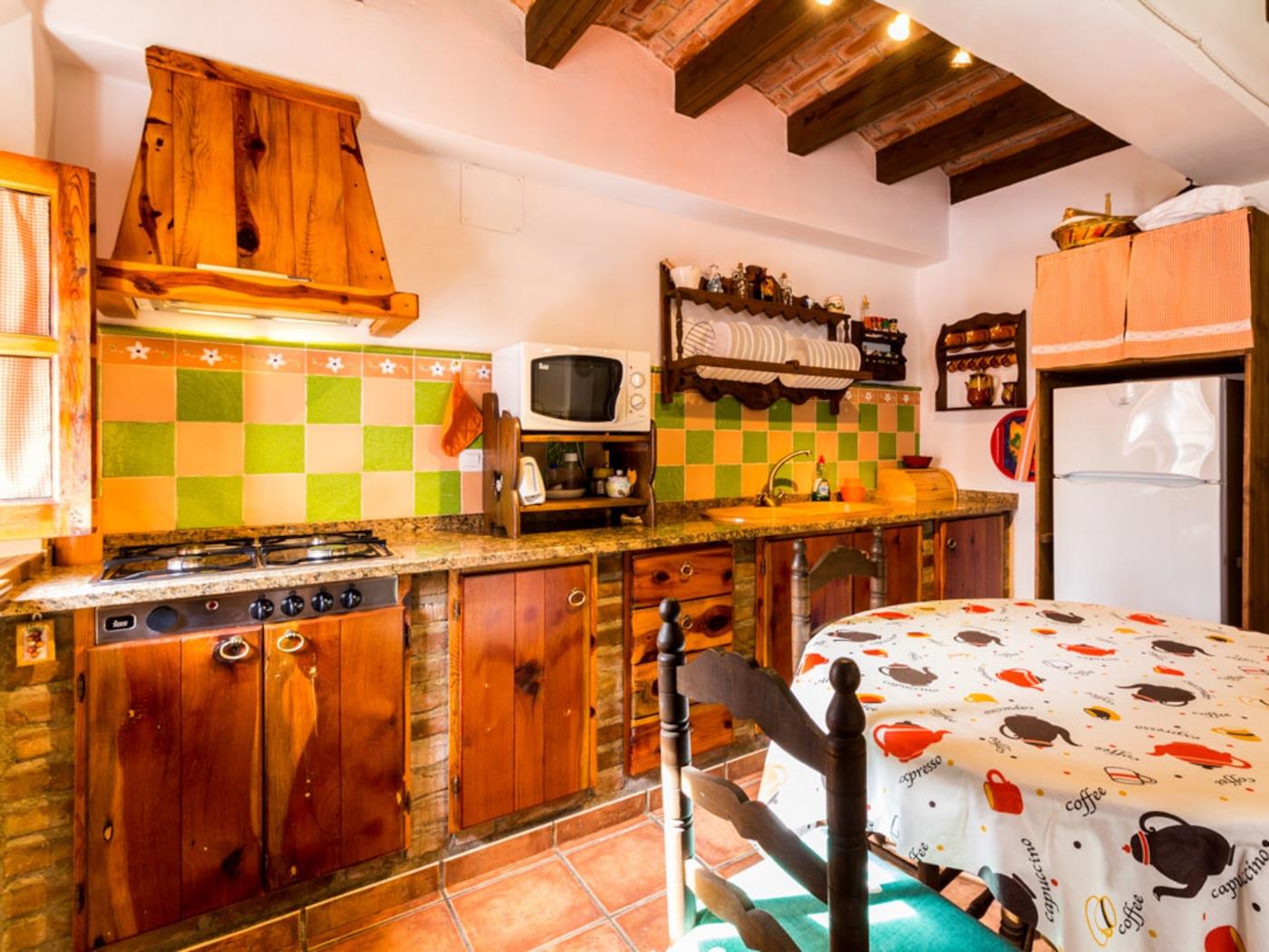Bonita casa rural con patio, chimenea en Nigüelas