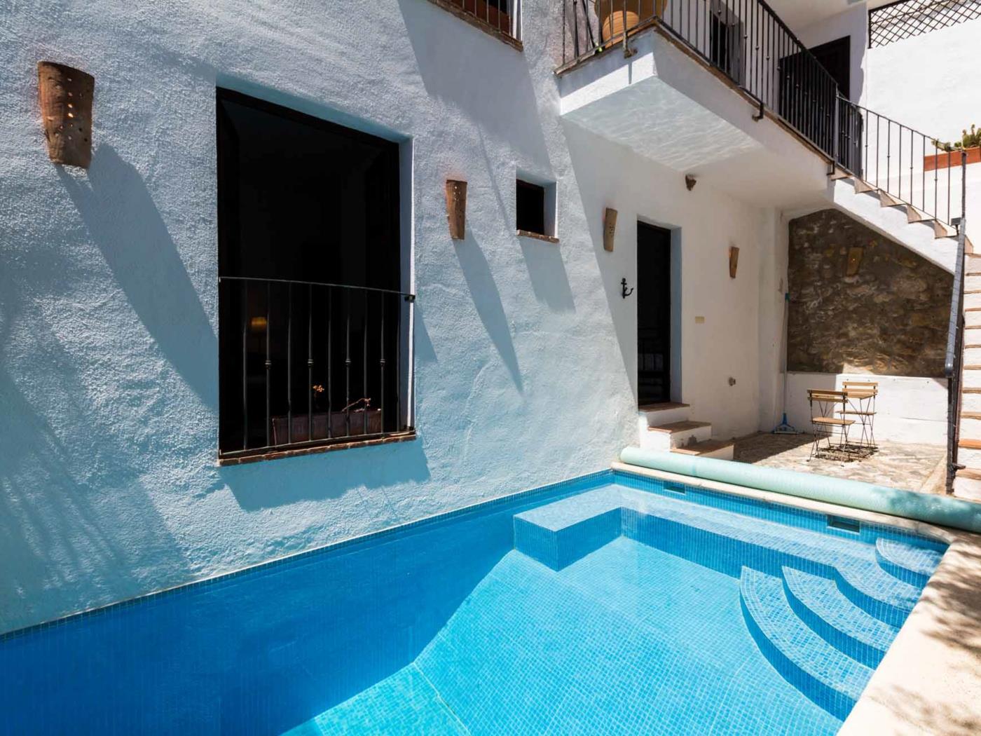 Acogedora casa con piscina en Saleres