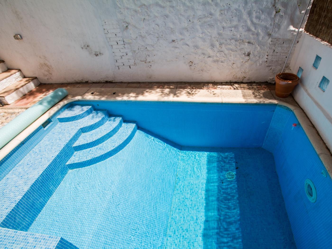Acogedora casa con piscina en Saleres