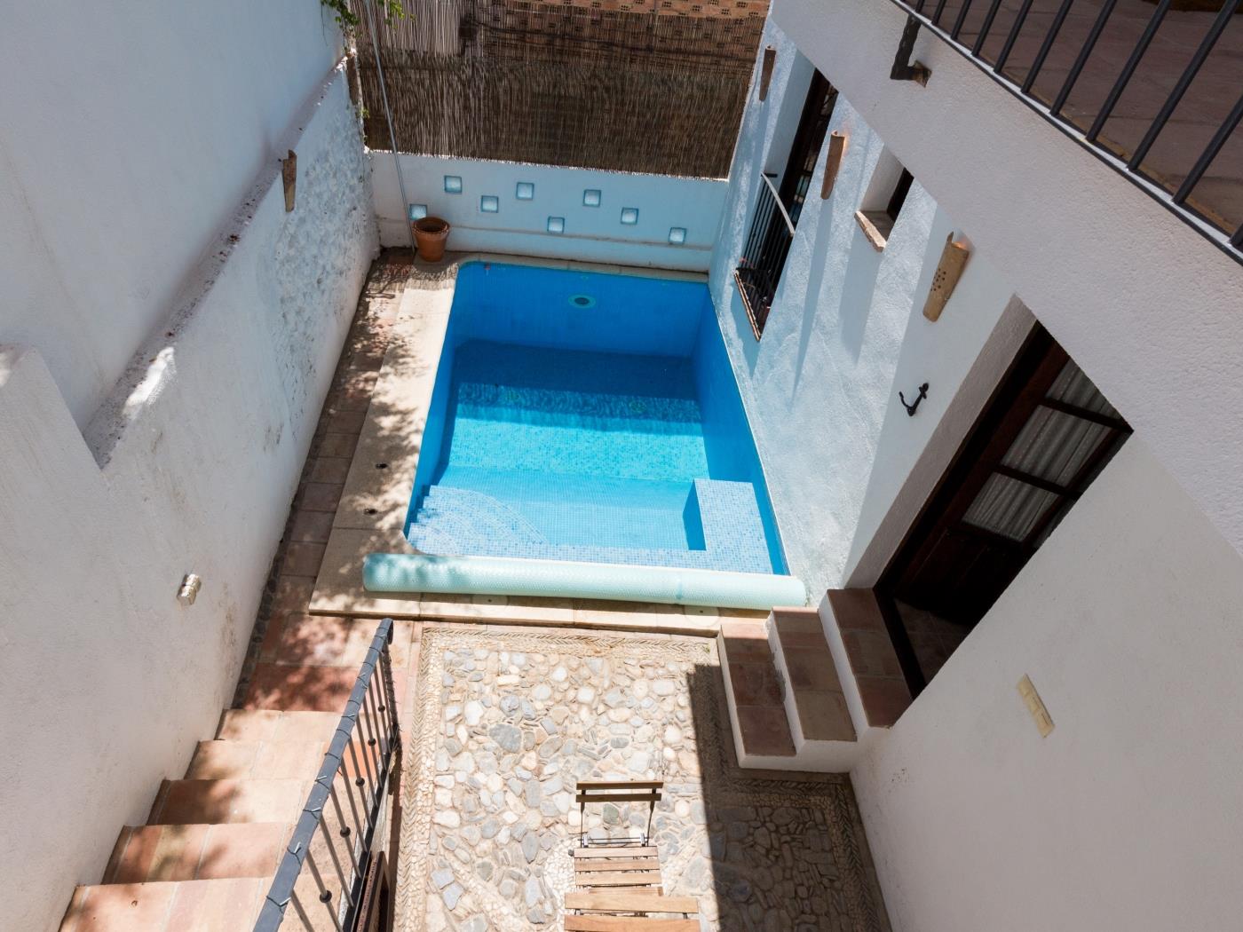 Cozy house with pool in Saleres