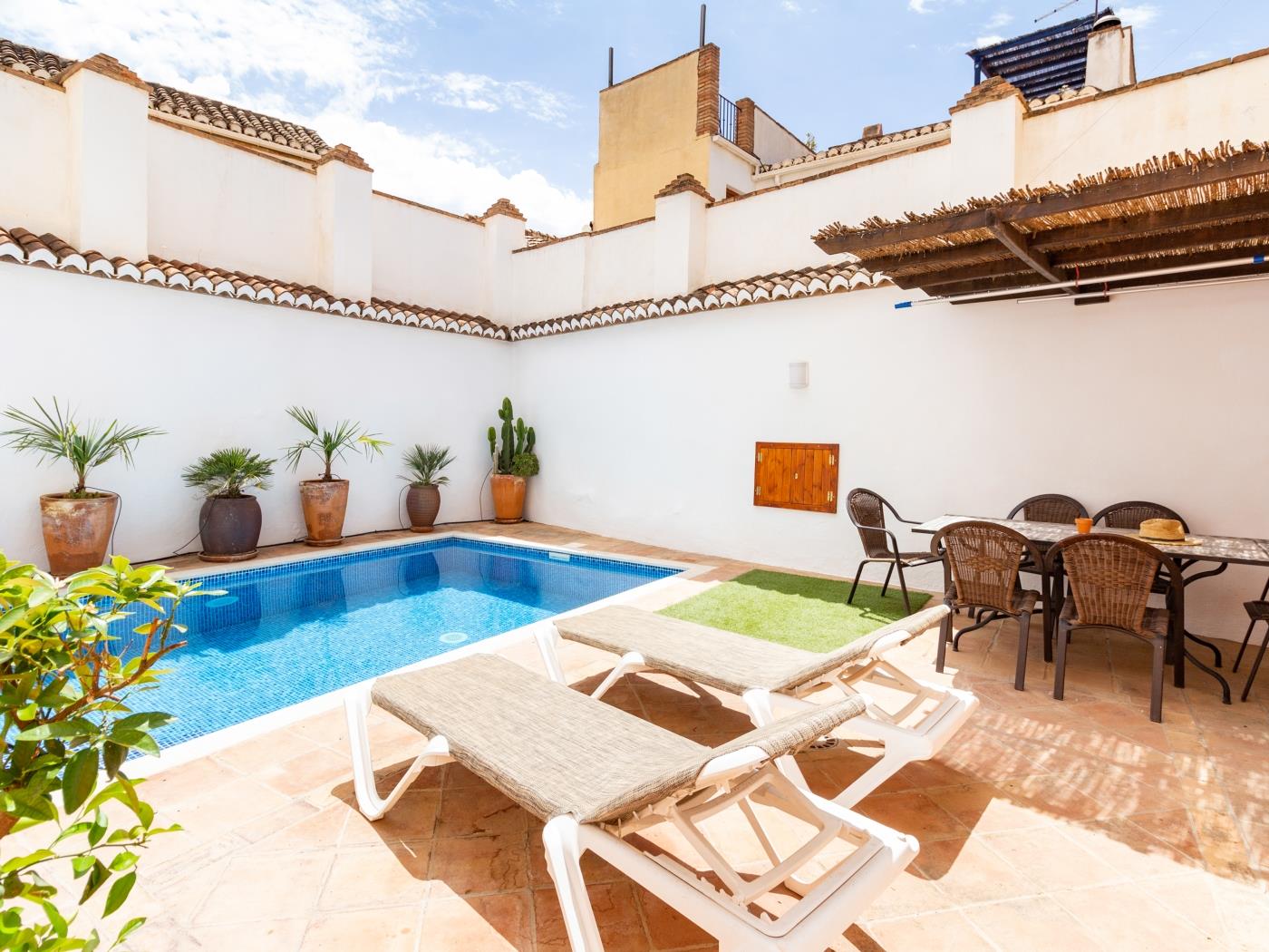 Maison avec piscine privée et style andalou à Albuñuelas