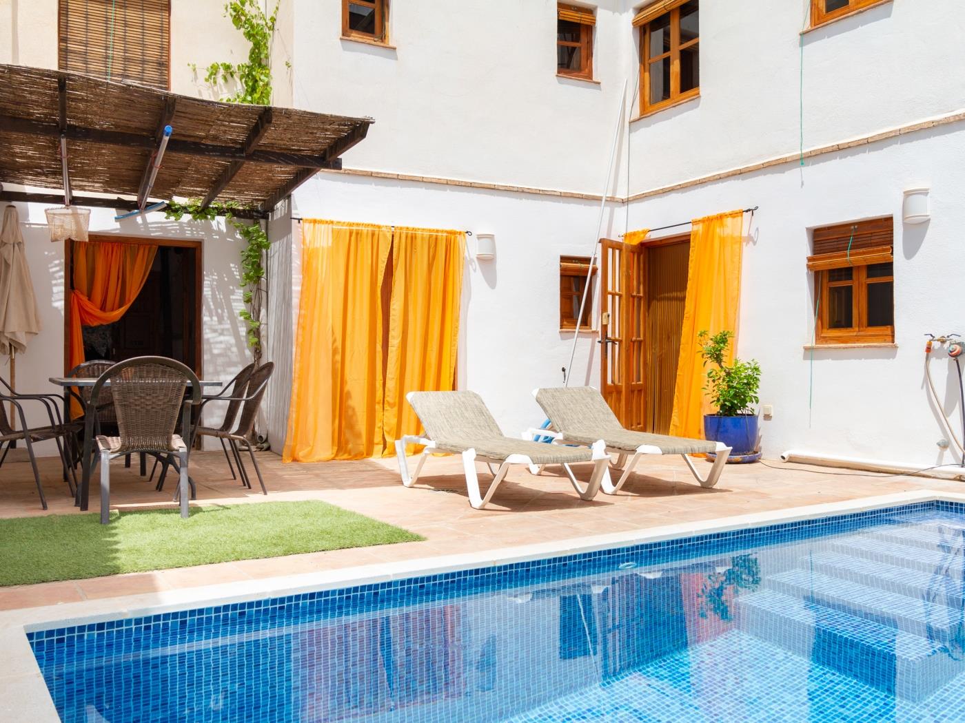 Casa con piscina privada y estilo andaluz en Albuñuelas