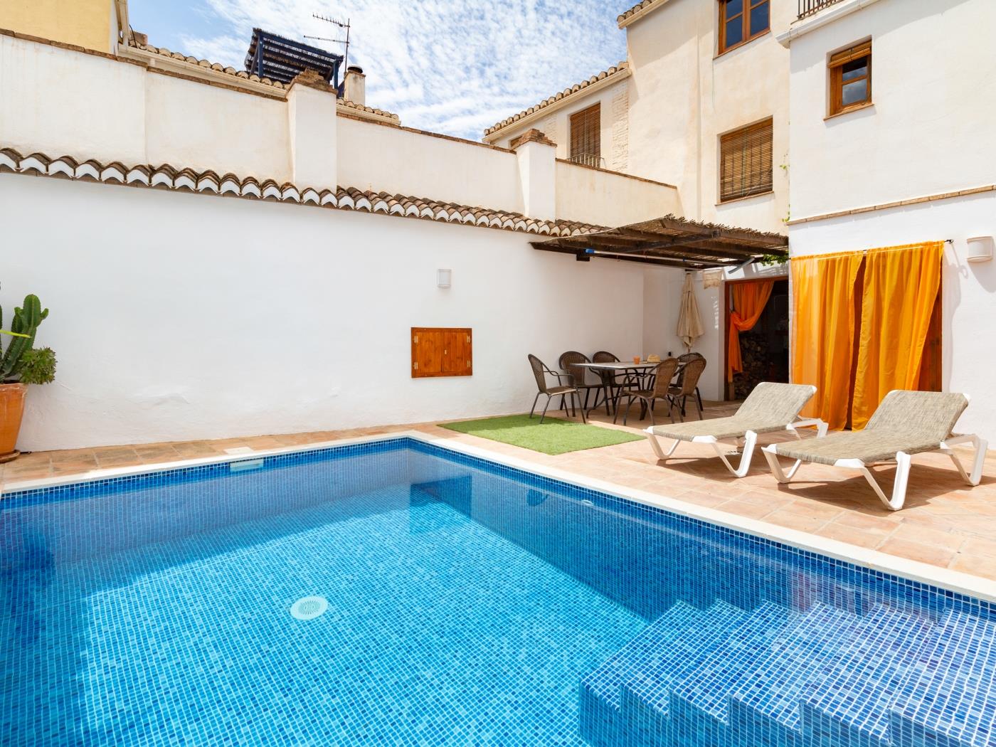 Casa con piscina privada y estilo andaluz en Albuñuelas