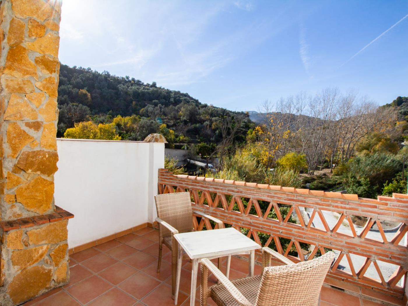 Rustic house with views in the Lecrin Valley in Saleres