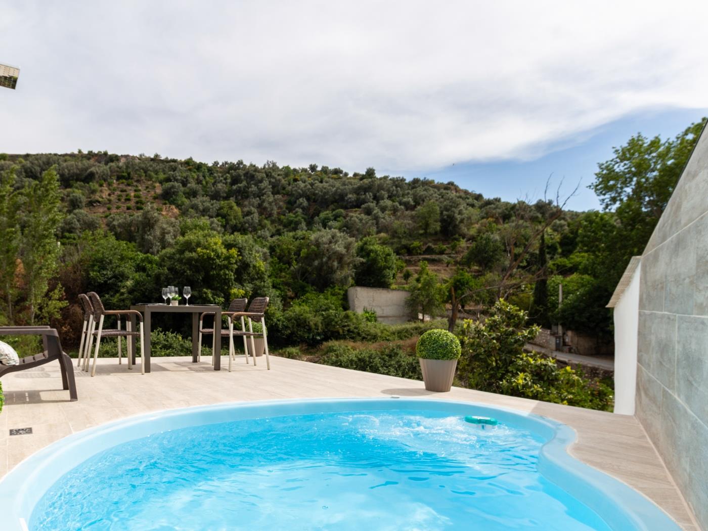 Rustic house with views in the Lecrin Valley in Saleres