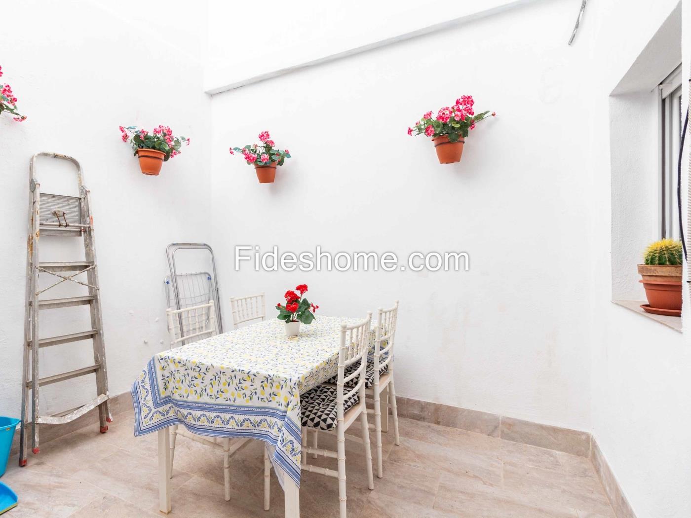 House with terrace and wifi in Granada