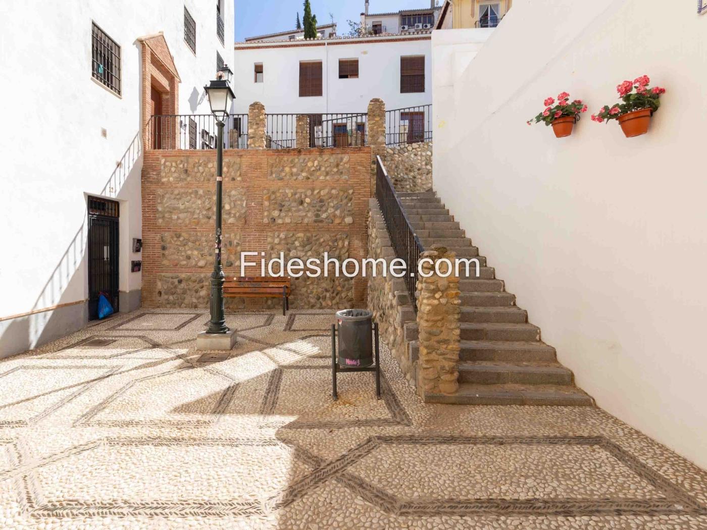 House with terrace and wifi in Granada