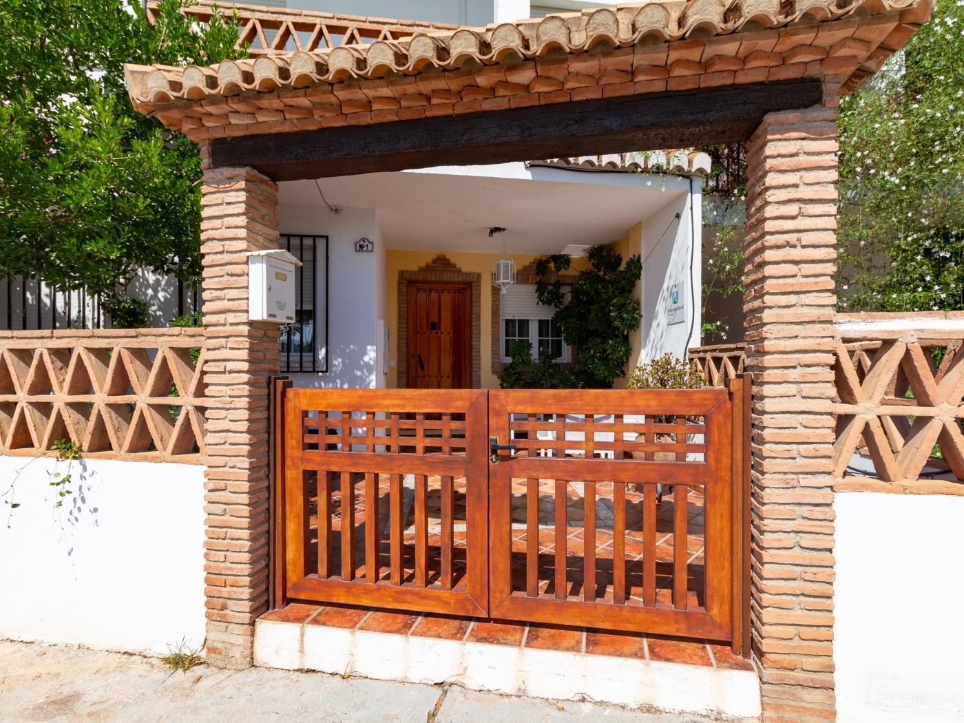 Beautiful house with pool, patio and barbecue. in Cónchar