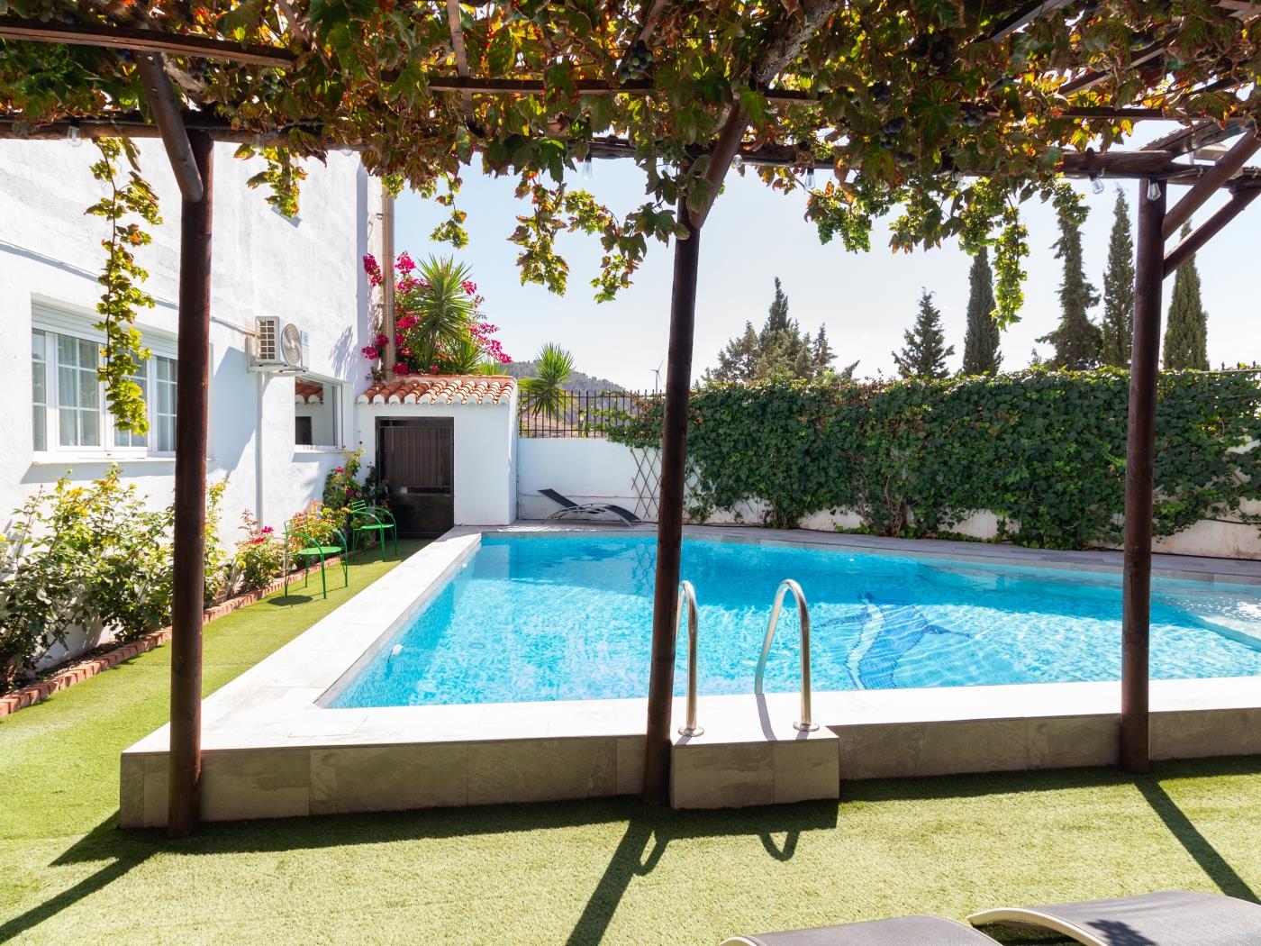 Preciosa casa con piscina, patio y barbacoa. en Cónchar