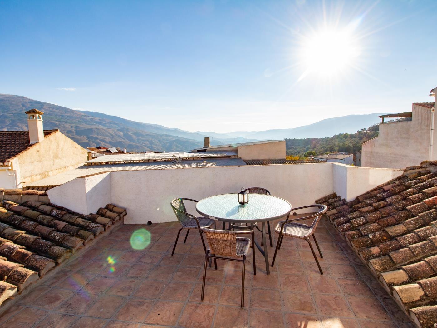 Mooi Andalusisch huis met zwembad en barbecue. .en Pinos del Valle