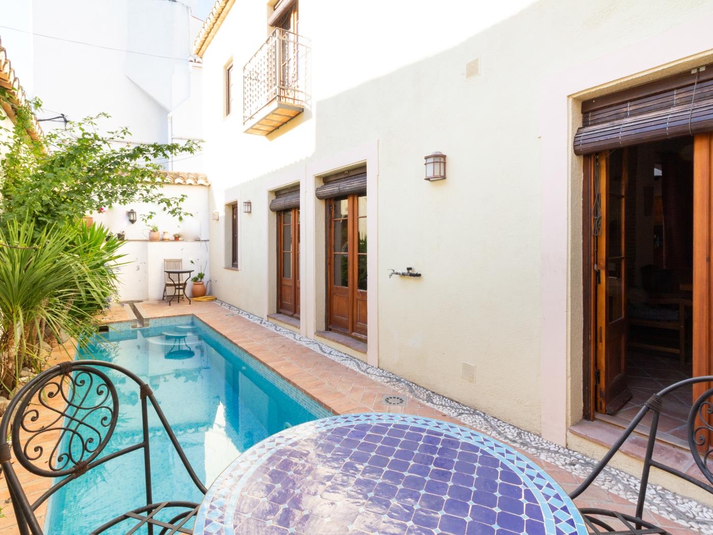 Schönes andalusisches Haus mit Pool und Grill. in Pinos del Valle