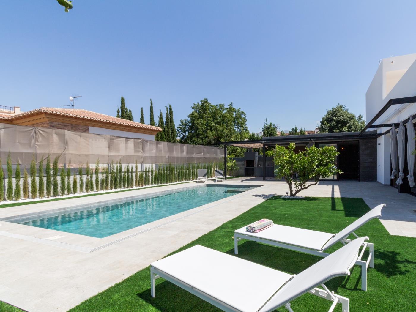 Exclusiva Villa con jardín y piscina en Melegís