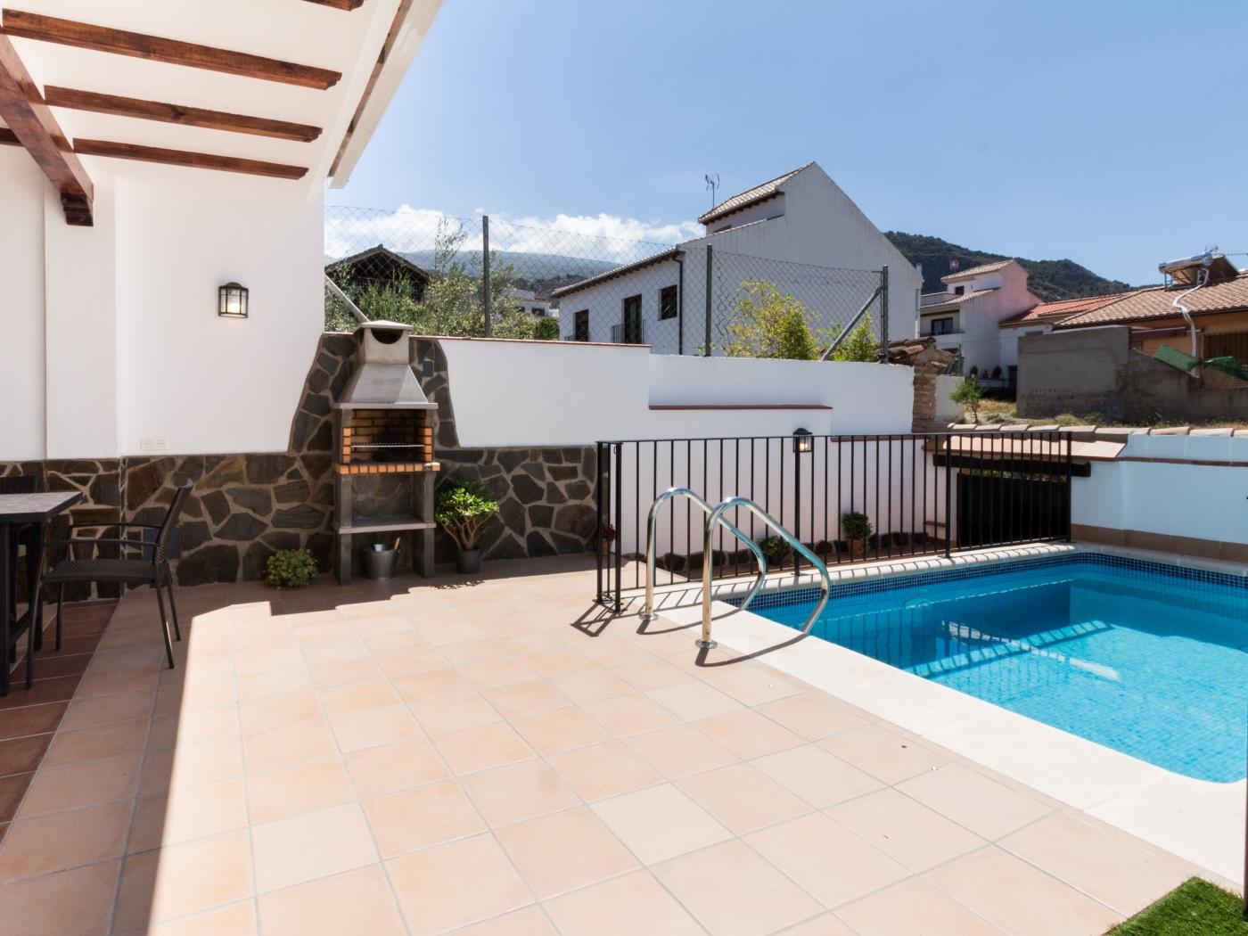 house with pool, barbecue in Nigüelas