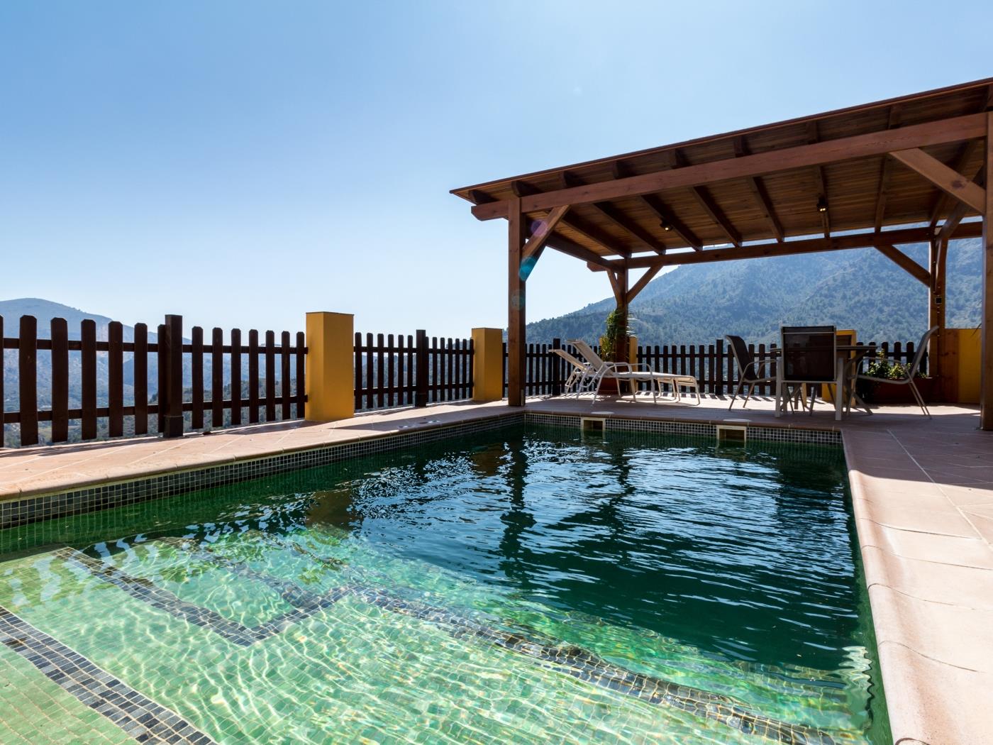 Ferme de charme, vue, piscine et wifi à Los Guájares