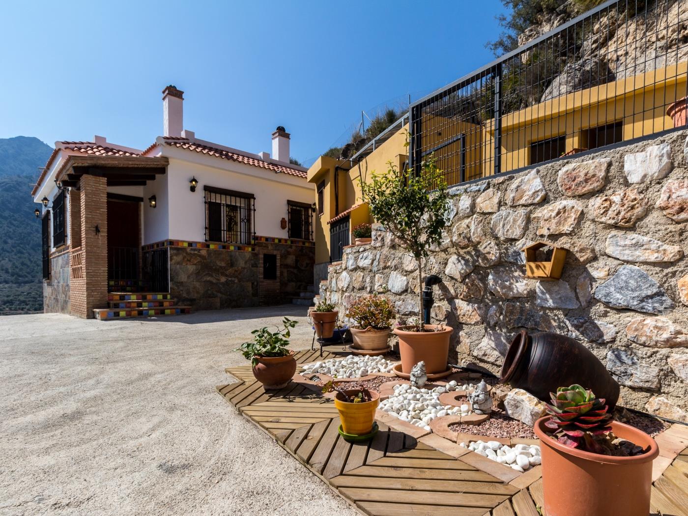 Cosy cottage with views, pool and wifi in Los Guájares