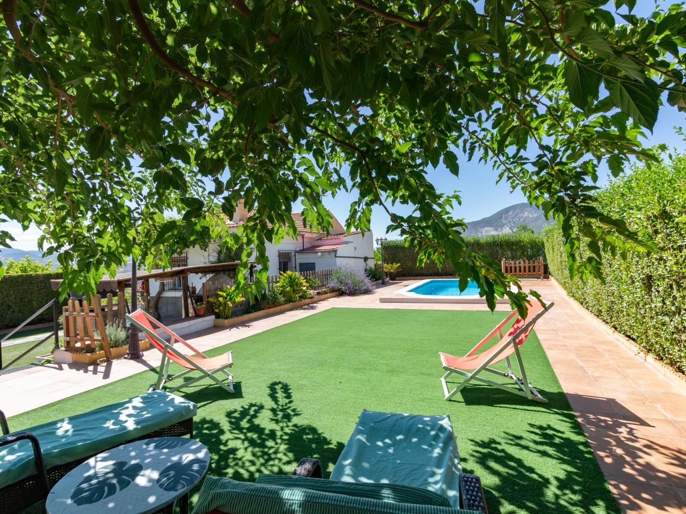 Chalet confortable avec piscine, jardin et wifi à Dúrcal