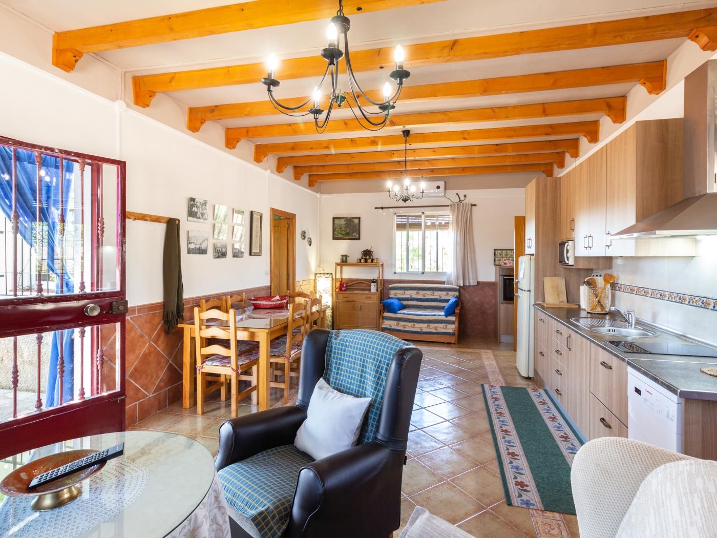 Cosy cottage with pool, garden and wifi in Dúrcal
