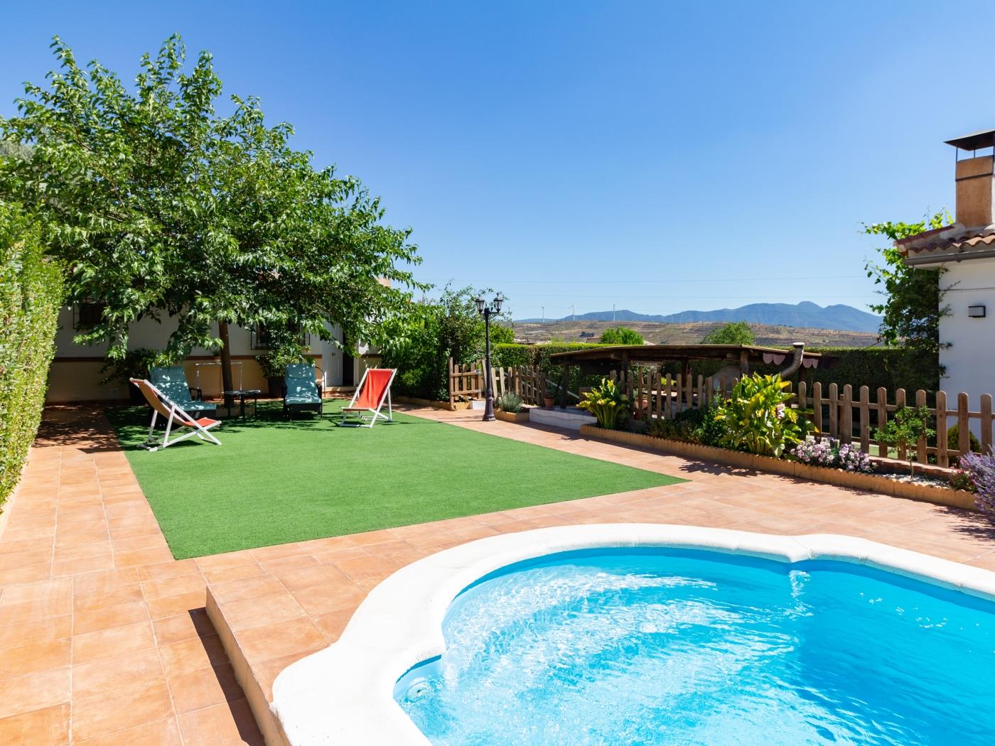 Cosy cottage with pool, garden and wifi in Dúrcal