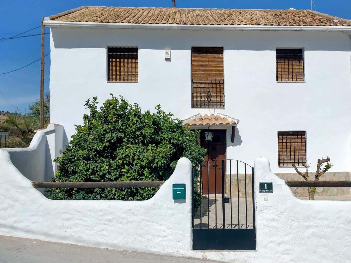 Magnificent country house with pool, garden in Santa Cruz de Comercio