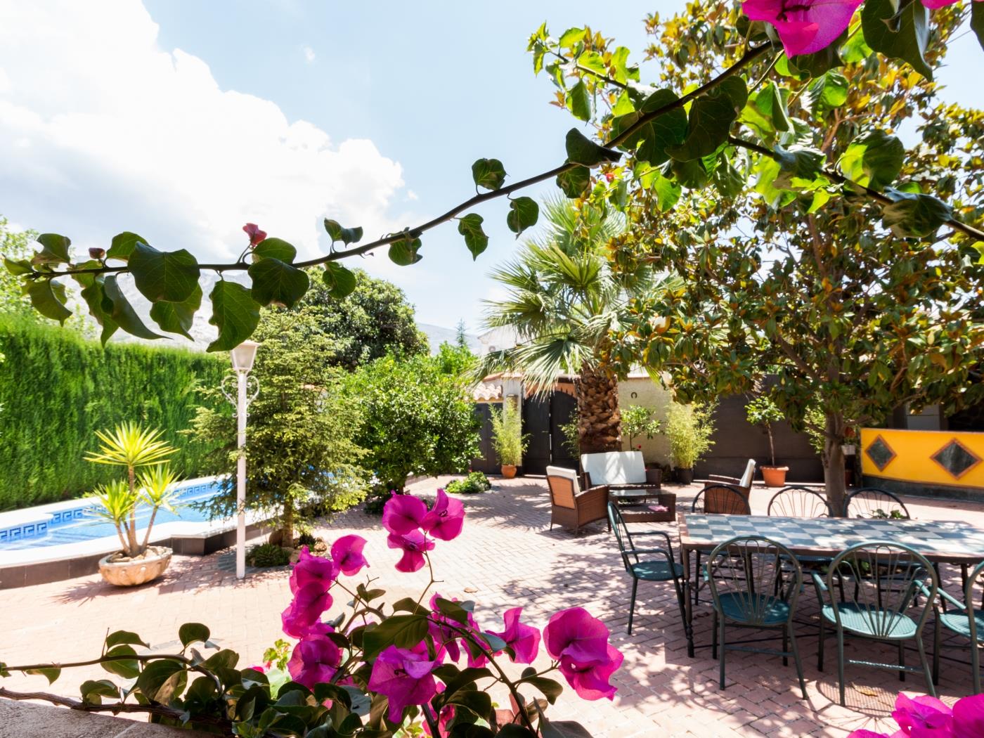 Ferme andalouse avec piscine privée, terrasse avec véranda et barbecue à Dúrcal