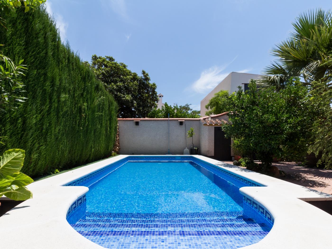 Ferme andalouse avec piscine privée, terrasse avec véranda et barbecue à Dúrcal