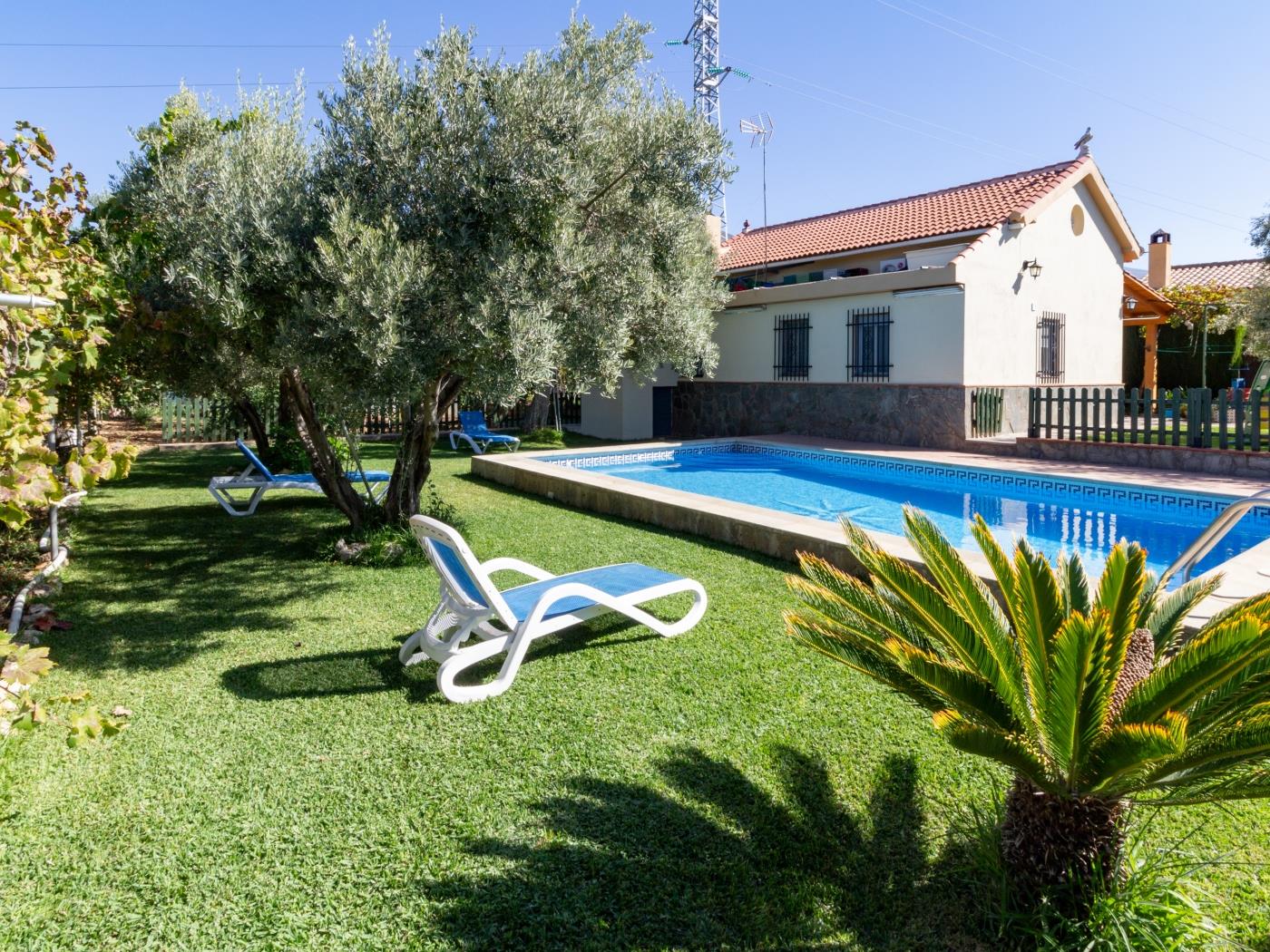 Andalusian rustic farmhouse with private pool and wifi in Dúrcal