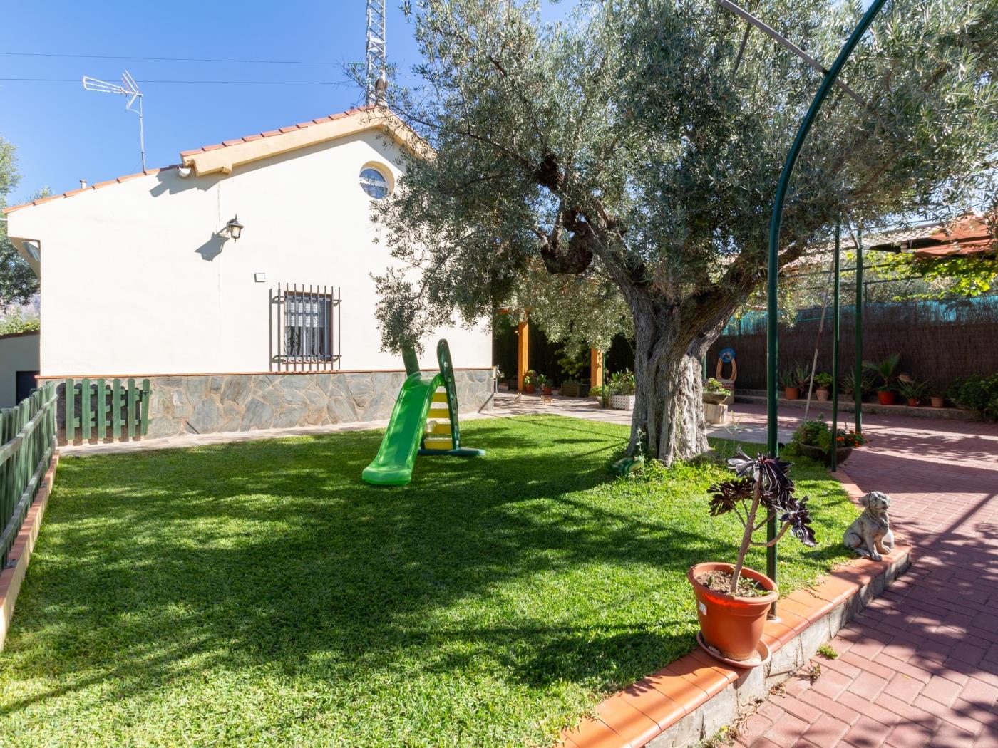 Andalusian rustic farmhouse with private pool and wifi in Dúrcal