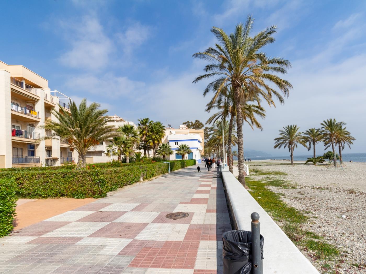 Apto Castell Beach. Apartment with a spacious seaside terrace. in Castell de Ferro