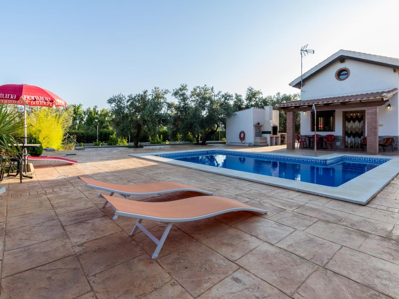 Andalusian farmhouse, with pool and large terrace with barbecue in Dúrcal