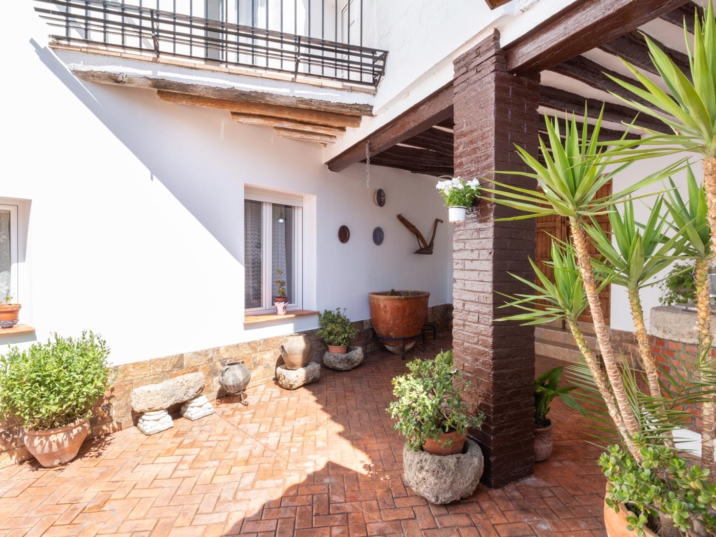 Family house with 4 bedrooms, pool and barbecue in Dúrcal
