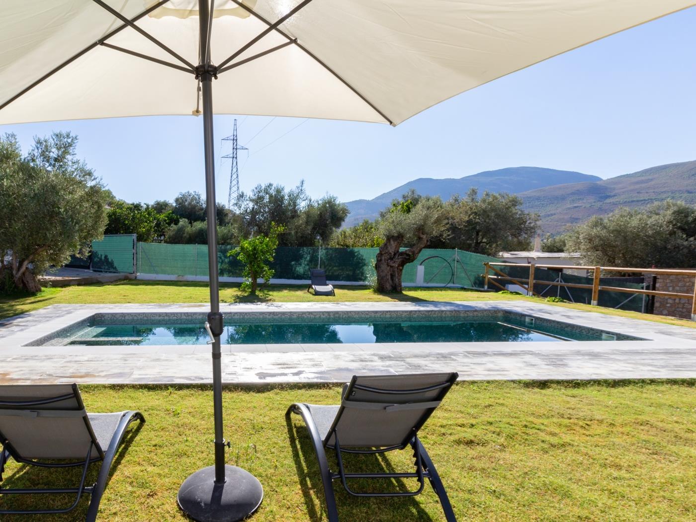Charmant dans l'Alpujarra avec piscine privée, jardin et wifi à Órgiva