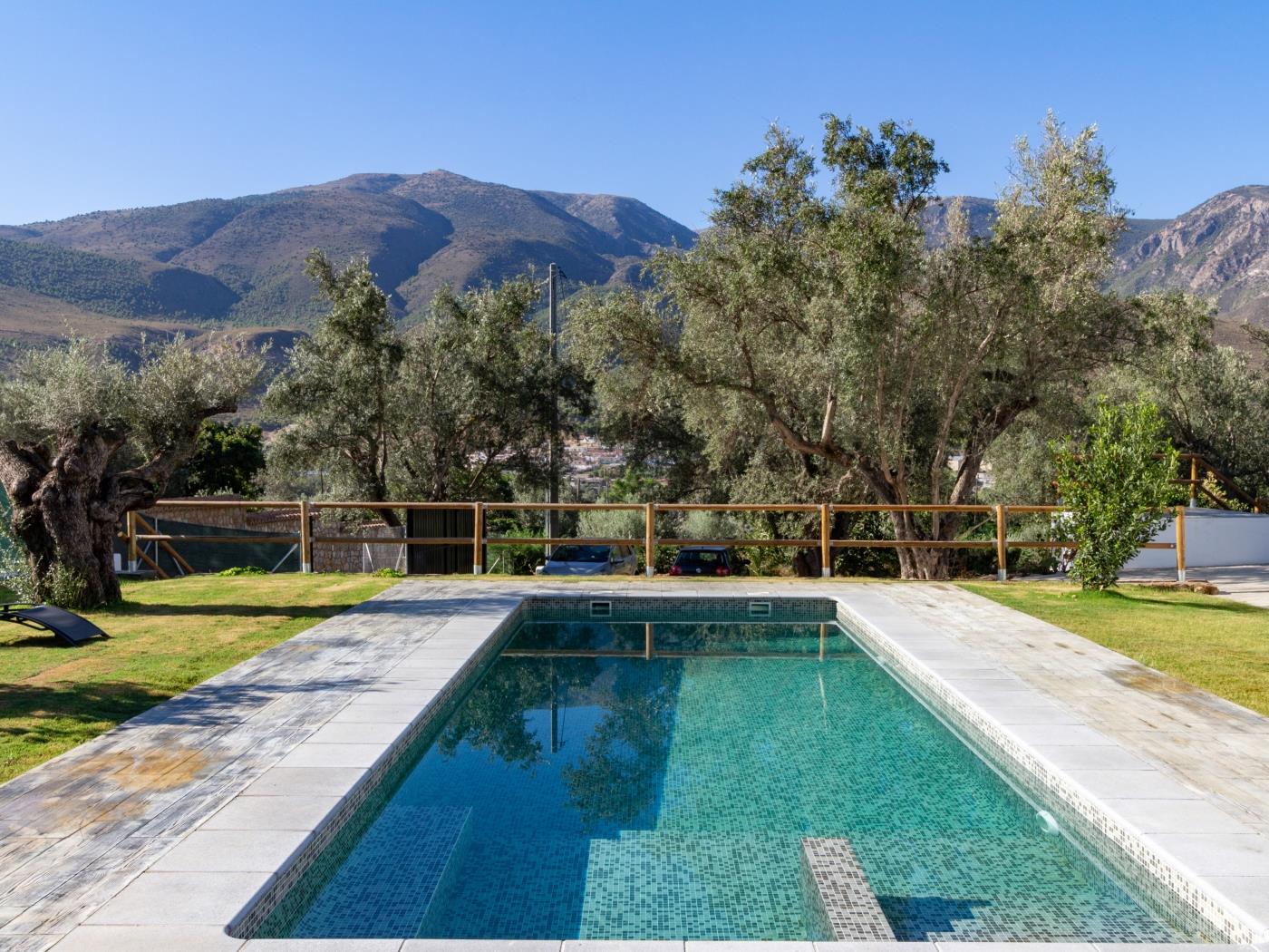 Charming farmhouse in the Alpujarra with private pool, garden and wifi in Órgiva