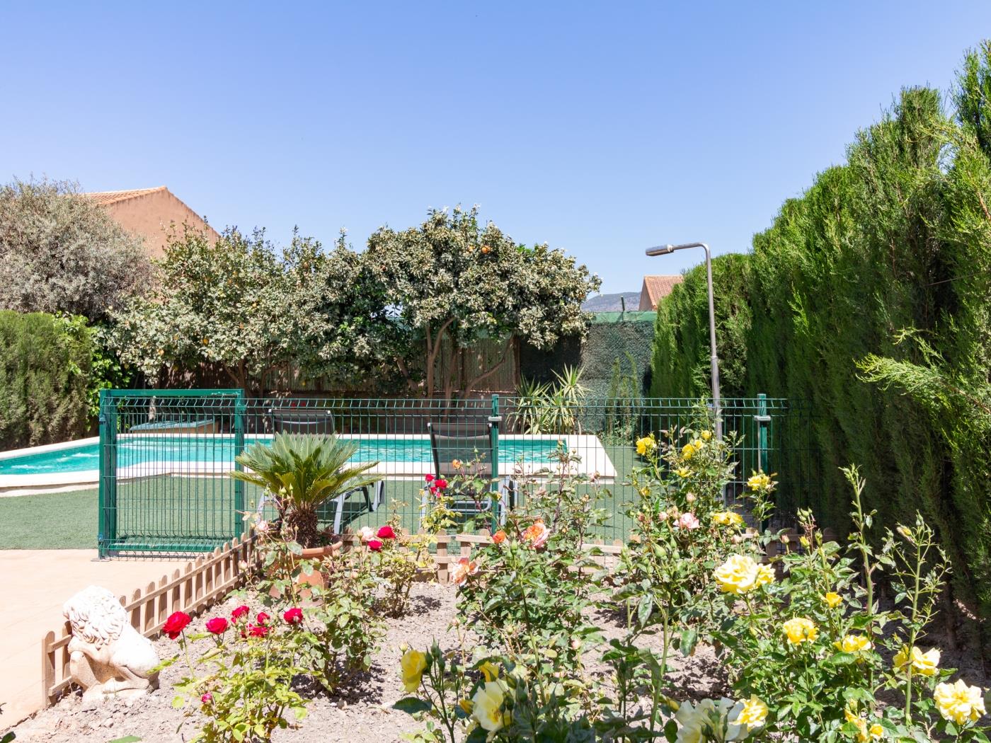 Fantástica casa con piscina privada, jardín y wifi en Dúrcal
