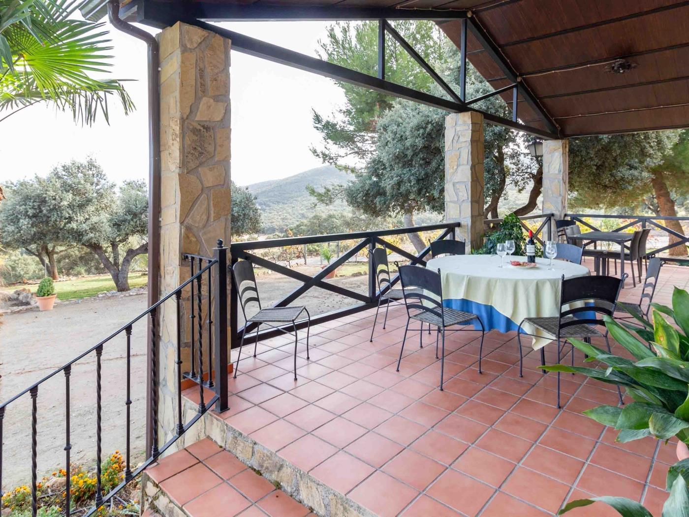 Farmhouse with barbecue, wifi and heating in Escuzar
