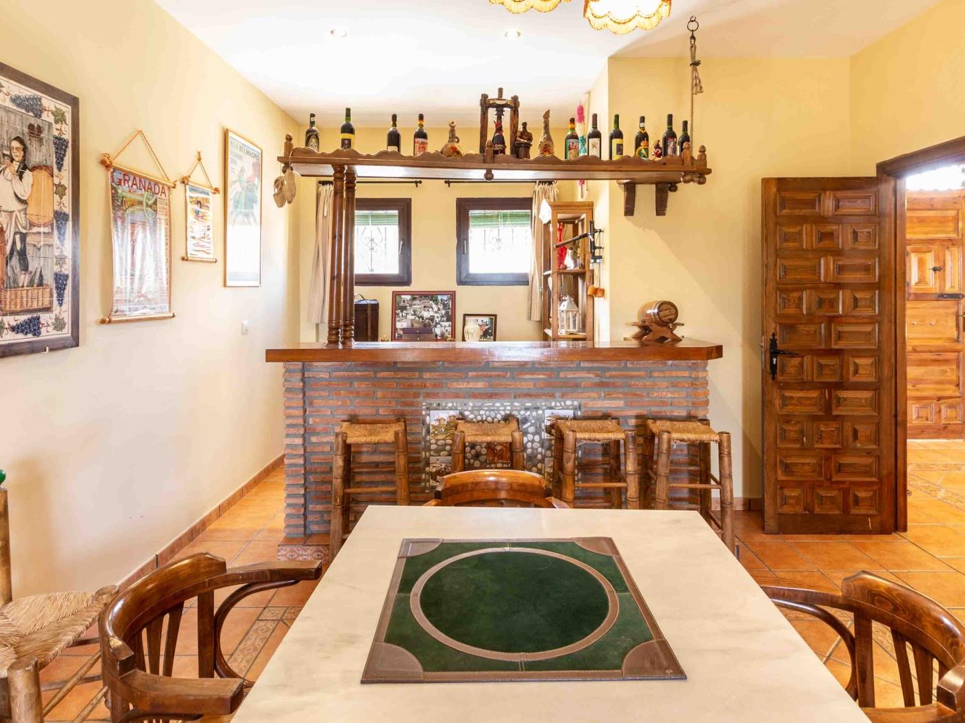 Farmhouse with barbecue, wifi and heating in Escuzar