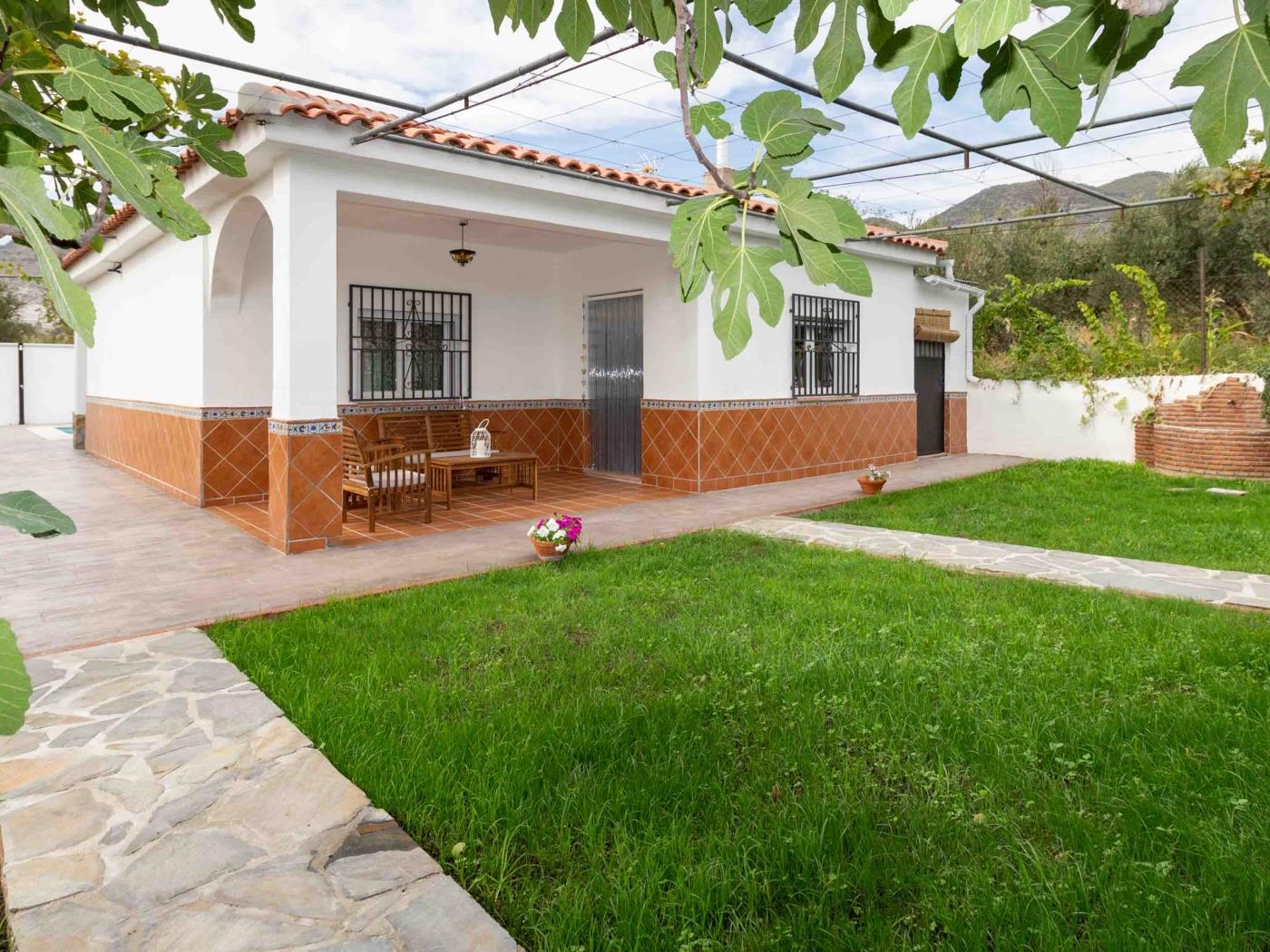 Beautiful rural house with pool, terrace and views in Dúrcal