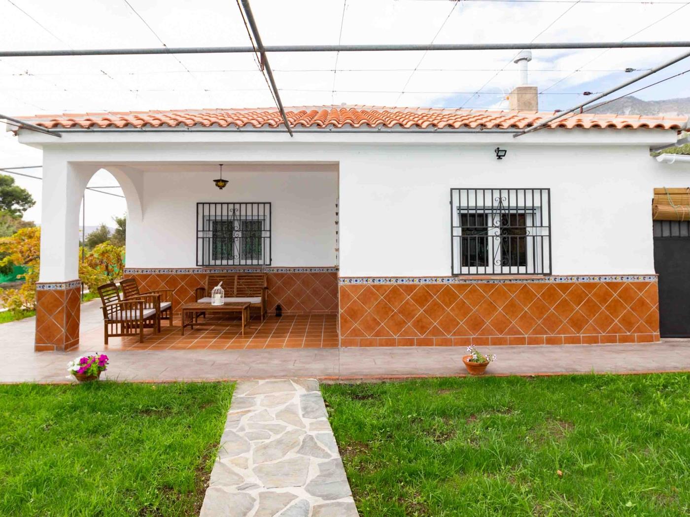Beautiful rural house with pool, terrace and views in Dúrcal