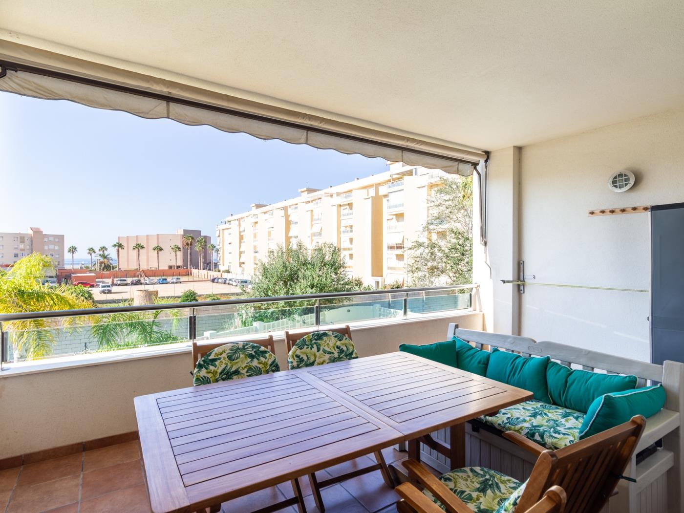 Apartamento con balcón y piscina comunitaria en Motril