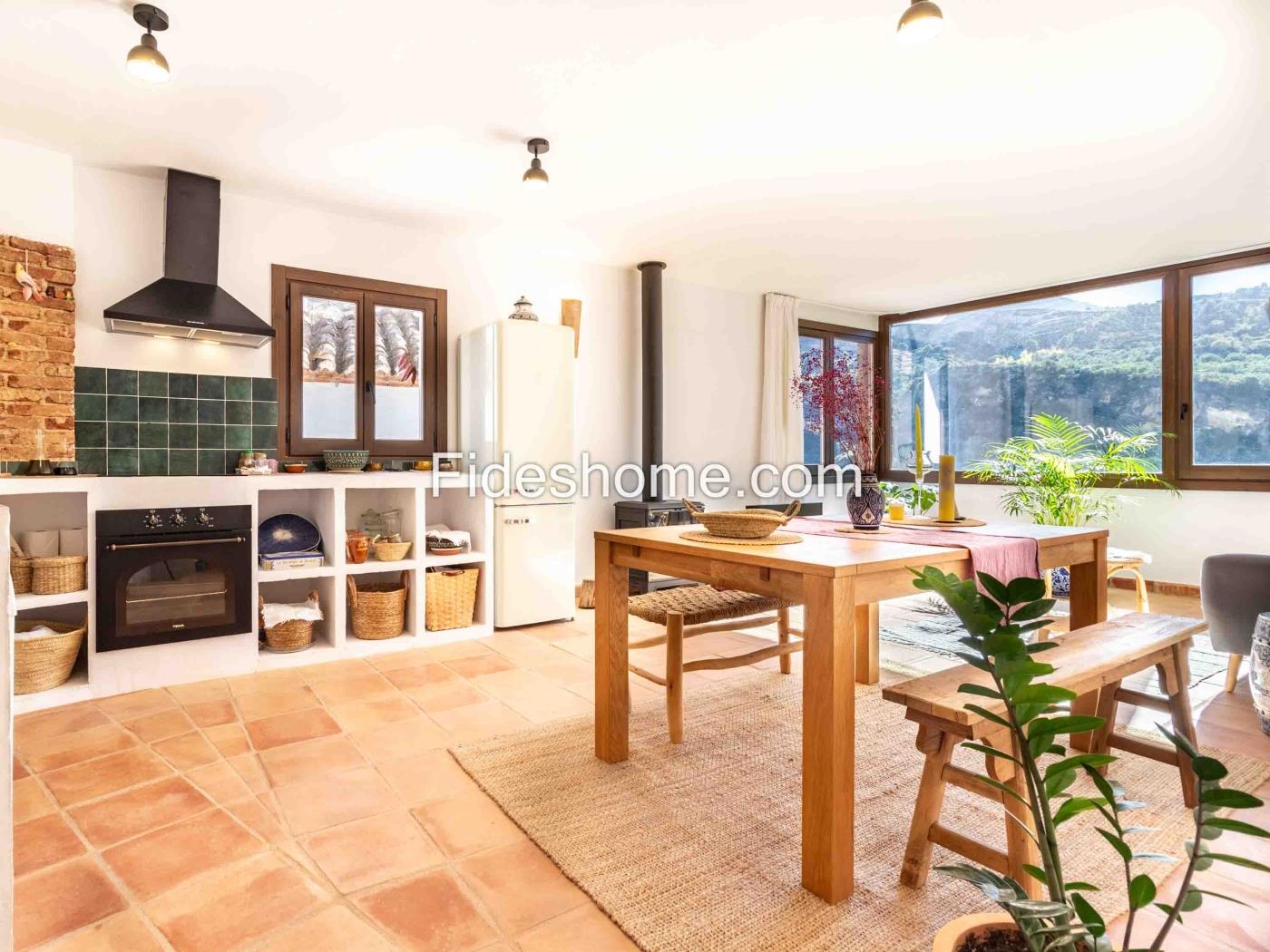 Casa con encanto, terraza y magnificas vistas en Albuñuelas. en Albuñuelas